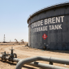 Brent Crude Stabilizes Near Hundred Dollars as Physical Scarcity Persists